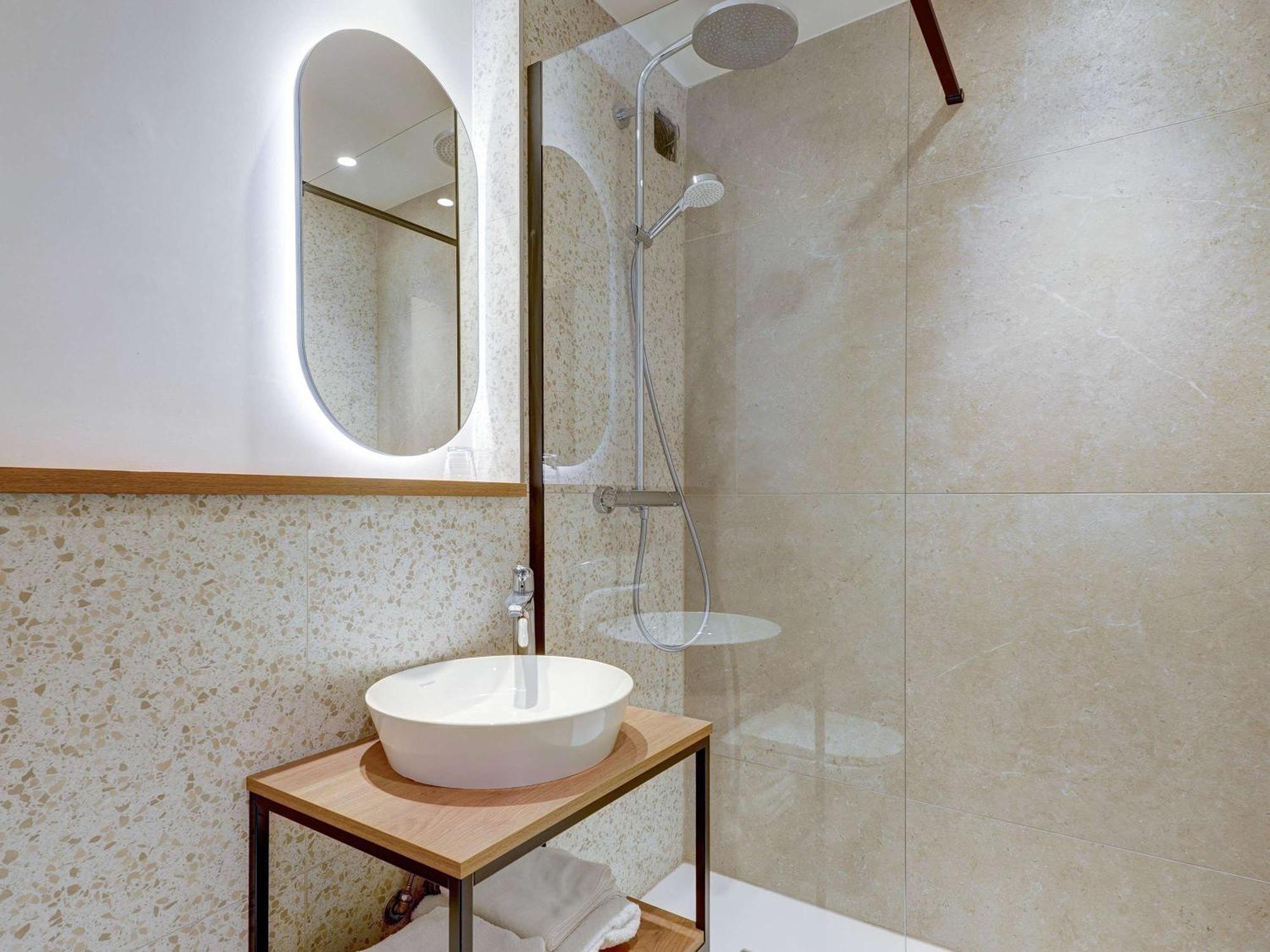 Hotel Ibis Styles Palais Des Congres Velodrome 3*